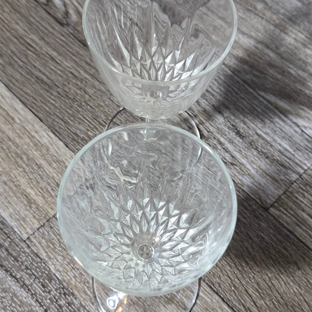 Set of 2 Clear Crystal Cut Wine Glasses‎ Stemware Vintage Elegant Design